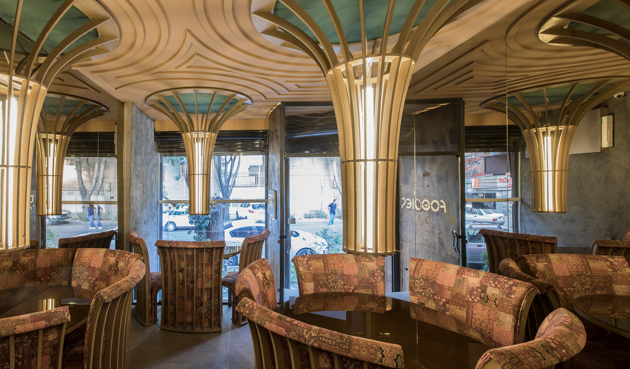 01-Foodis-Ashrafi & Zad Design