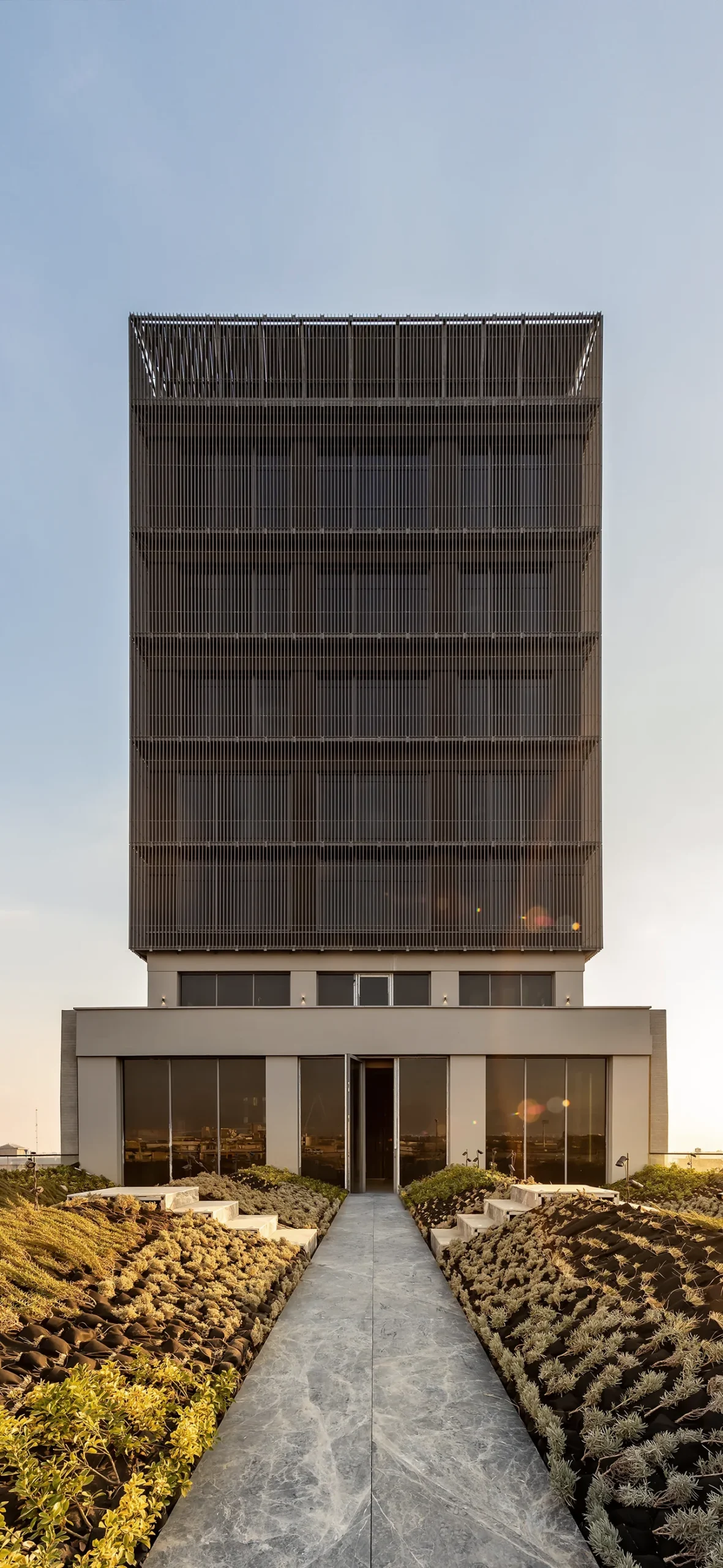 01_Titan Exterior