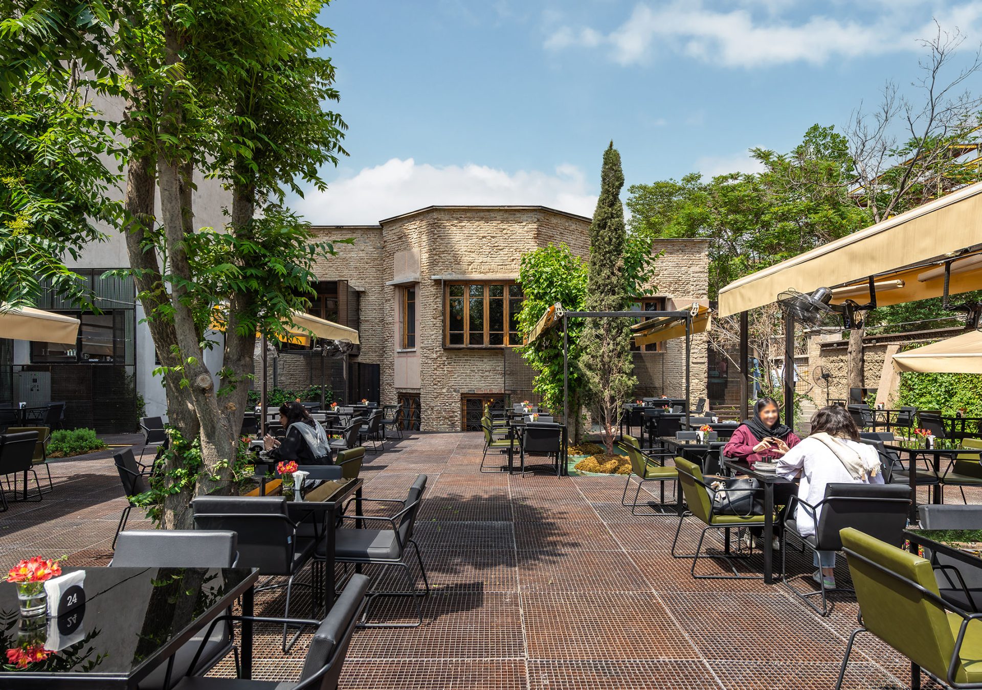 01-Mansha Mansion-Ashrafi & Zad Design